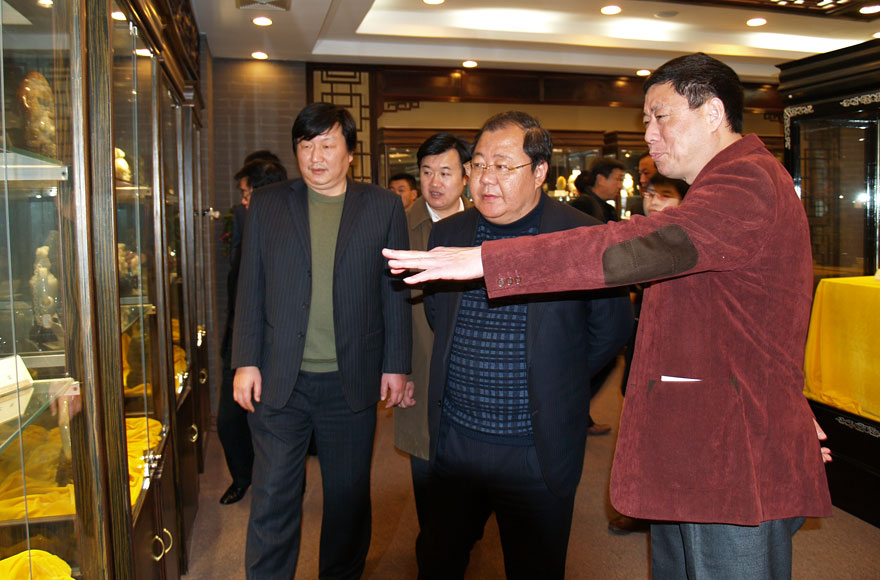 青海省副省長(zhǎng)吉狄馬加來(lái)廠視察