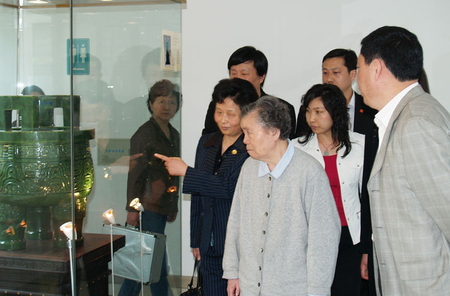 江澤民夫人王冶坪蒞臨指導(dǎo)